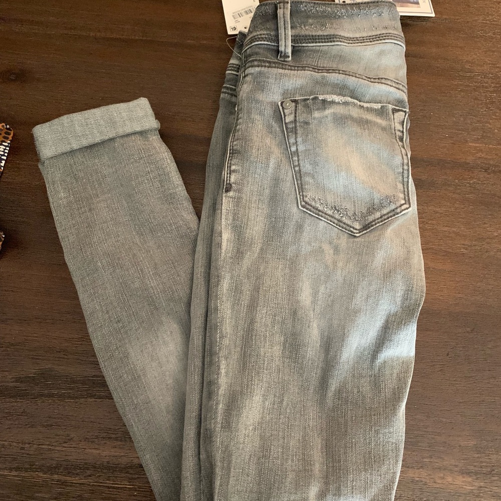 Cute cuffed ankle jeans.